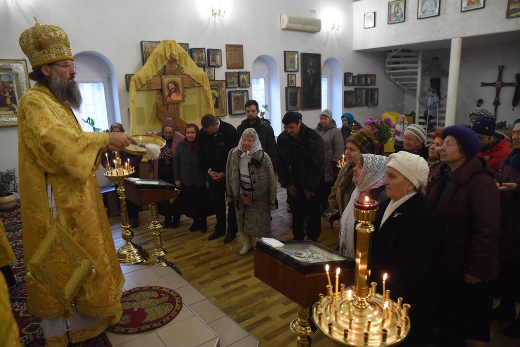 Никто зажегши свечу не покрывает ее сосудом или не ставит под кровать