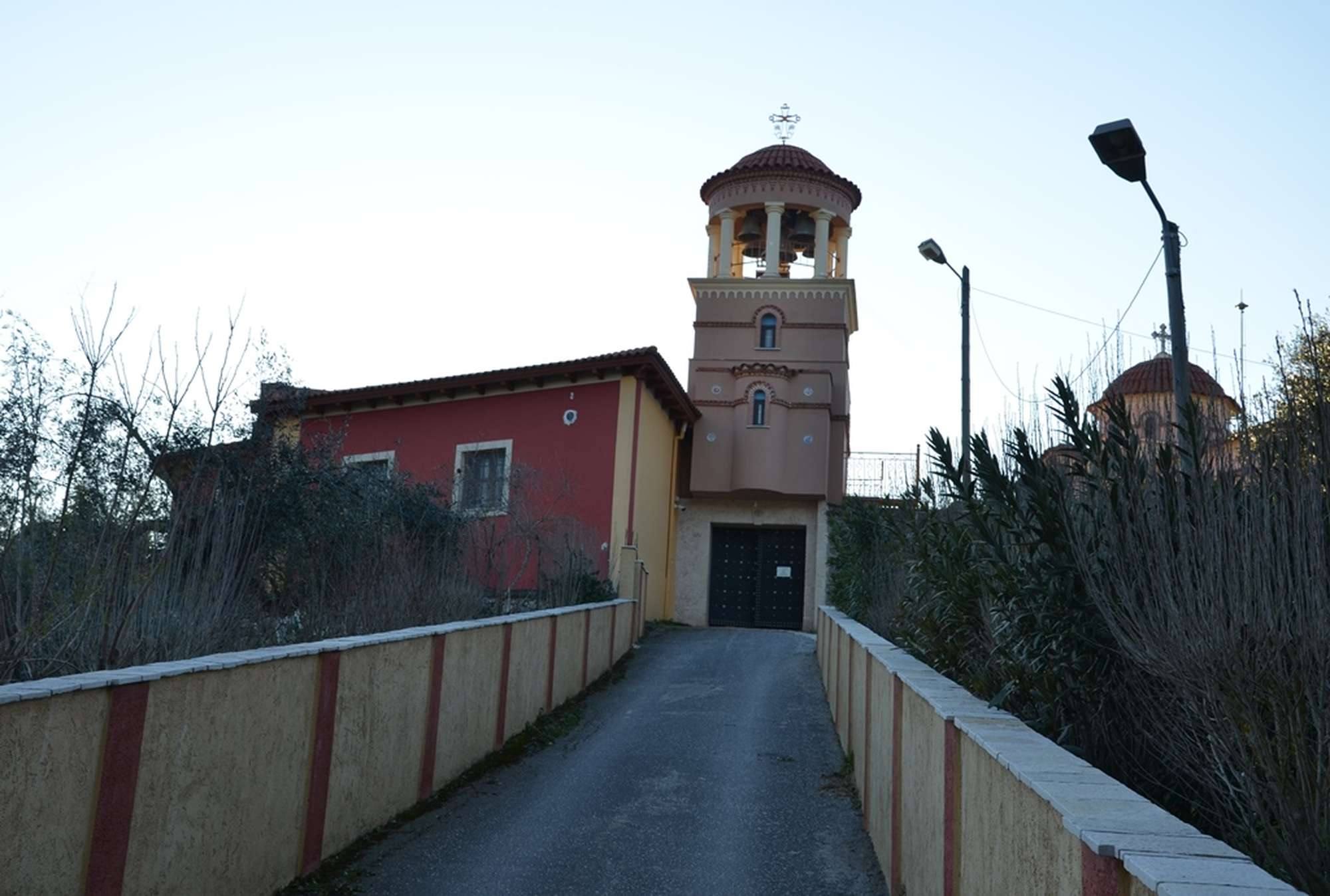 Вход в монастырь Святой Кириакии — Курамадес